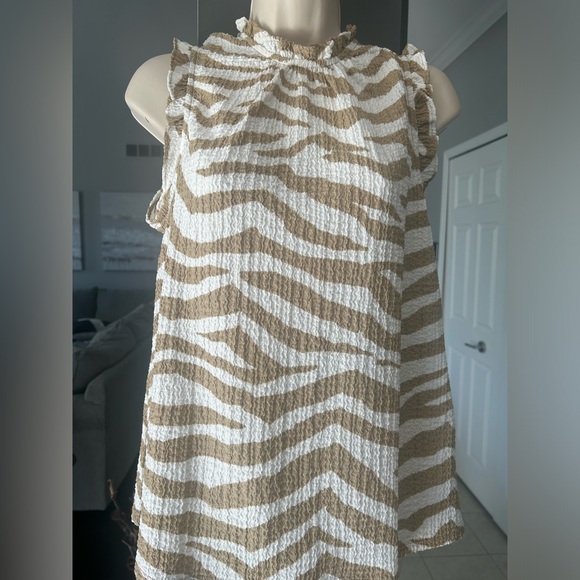 Ann Taylor Loft Tan and White Zebra Print Sleeveless Blouse (M) - Picture 4 of 6